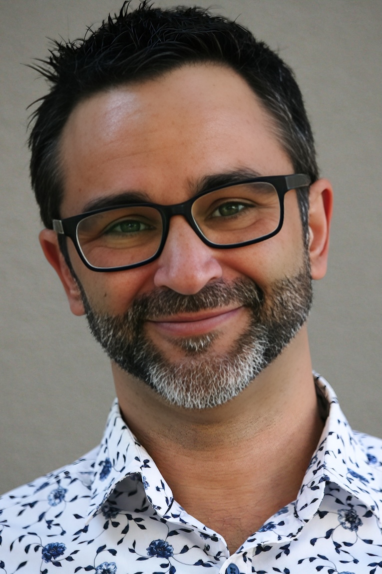 Dr. Andreas Comninos